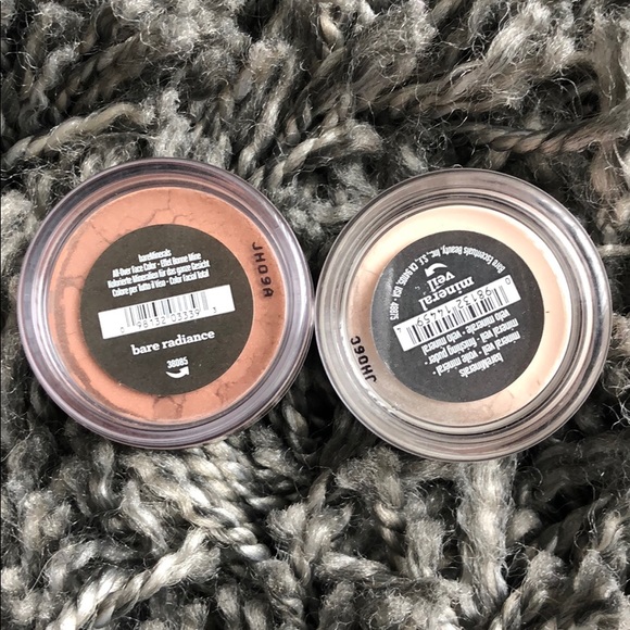 Sephora foundation, Too Faced primer, 2 eyeshadows - Picture 2 of 5